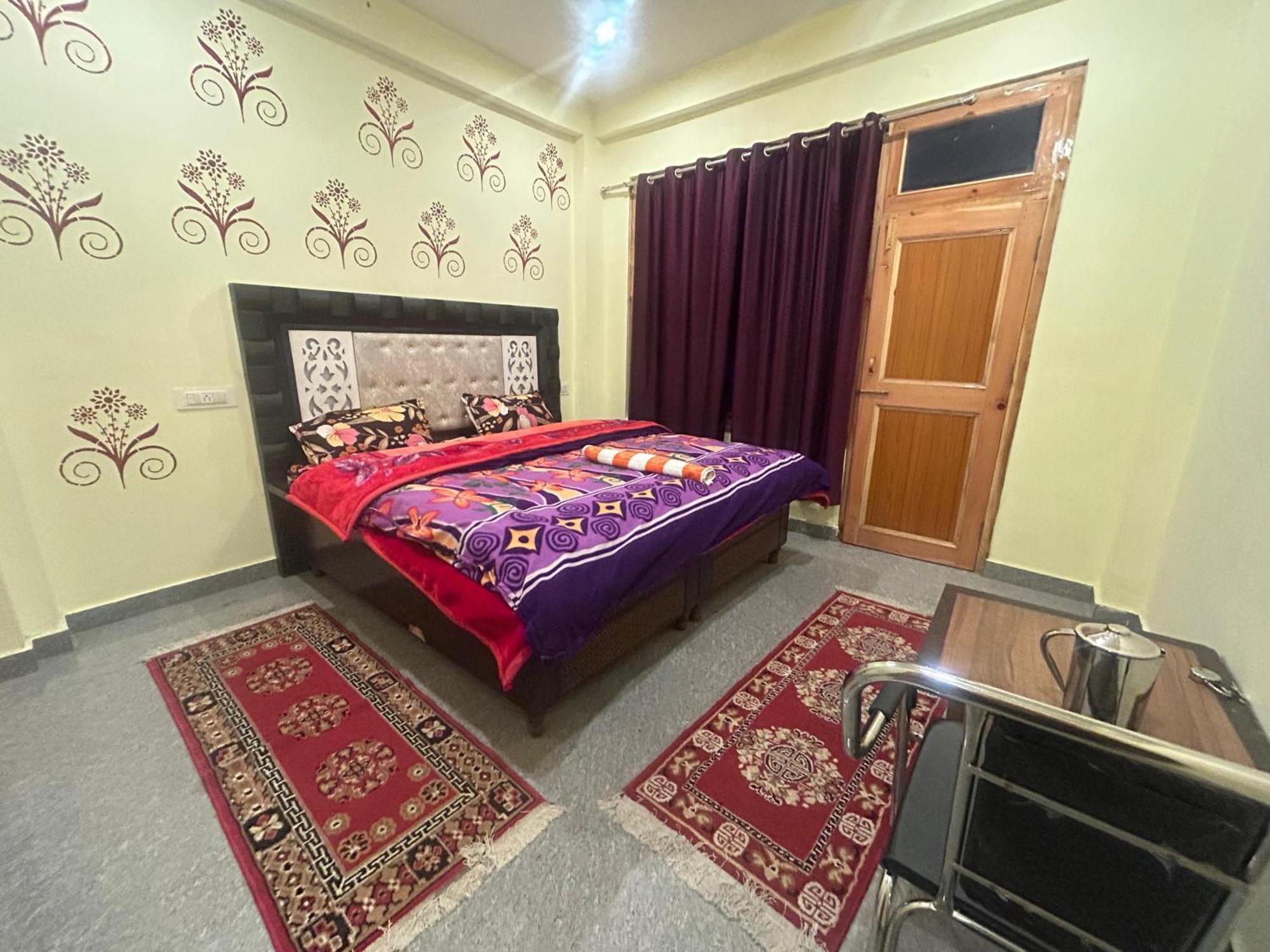 Karma Guest House And Cafe Kalgha Rom bilde