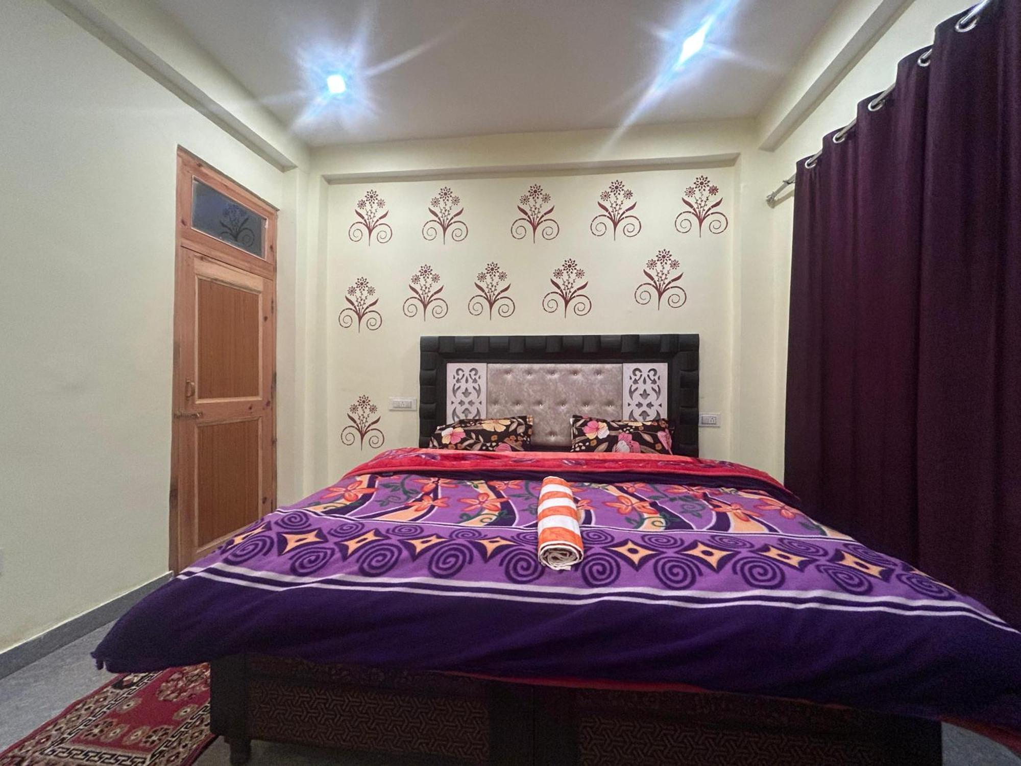 Karma Guest House And Cafe Kalgha Rom bilde